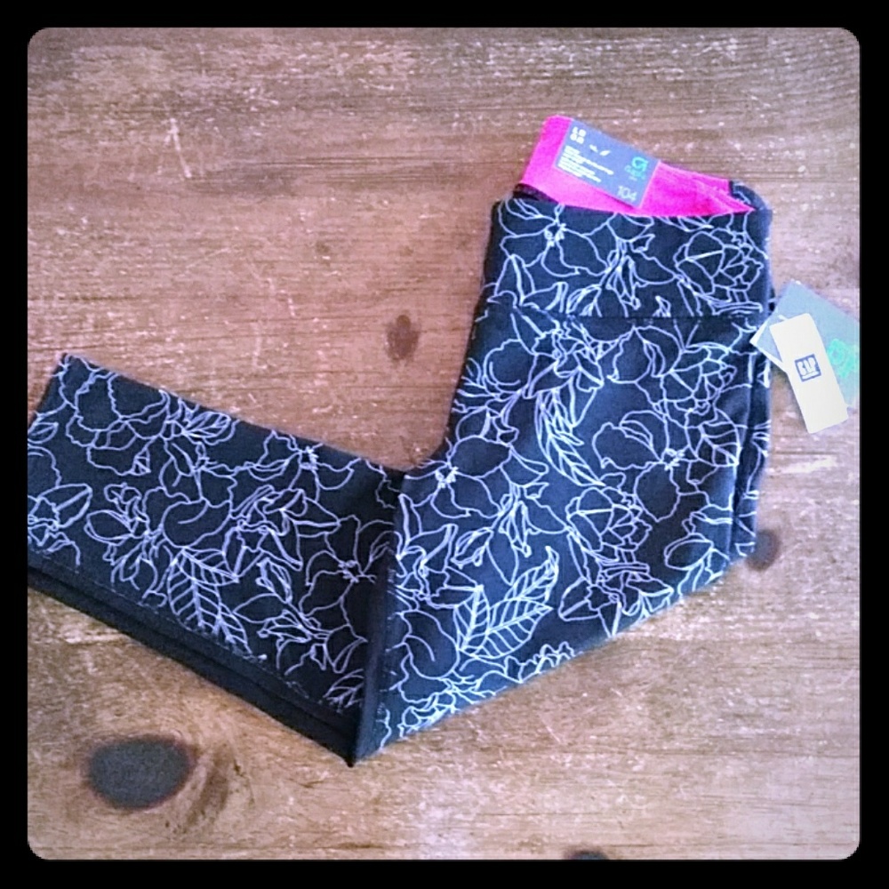 GapFit Capri Leggings